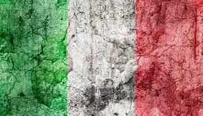 bandiera italiana calpestata